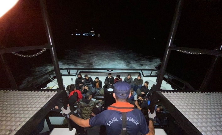 Çanakkale açıklarında 35 düzensiz göçmen yakalandı