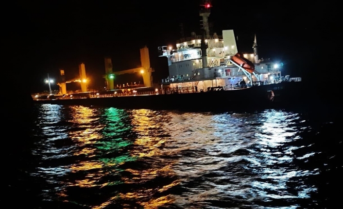 Çanakkale Boğazı’nda çarpışan gemi İzmir’e götürüldü