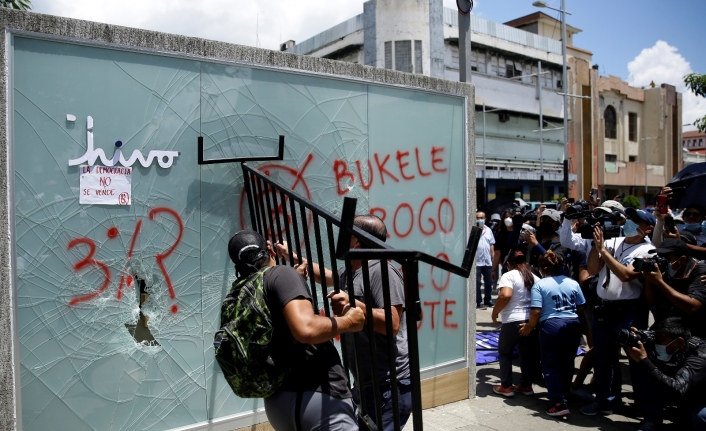 El Salvador’da hükümet karşıtı protestocular sokaklara döküldü