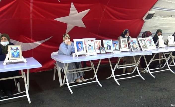 Evlat nöbetindeki anne, kaçırılan oğlu için HDP’yi işaret etti