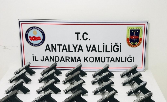Manavgat’ta kaçak silah operasyonu: 2 gözaltı