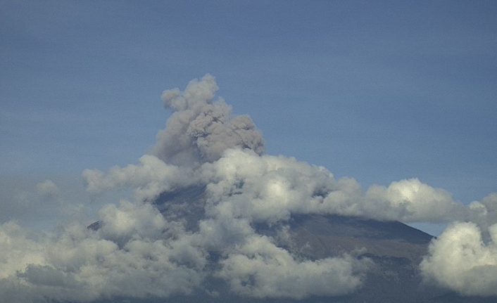 Meksika’daki Popocatepetl Yanardağı faaliyete geçti