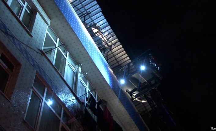 Bağcılar’da 4 katlı binada korkutan yangın