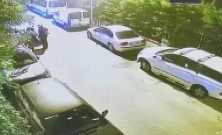 Çekmeköy’de 30 saniyede far hırsızlığı kamerada