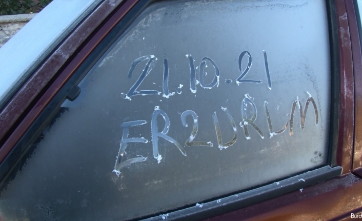 Erzurum’da termometreler eksi 5’e düştü, araç camları buz tuttu