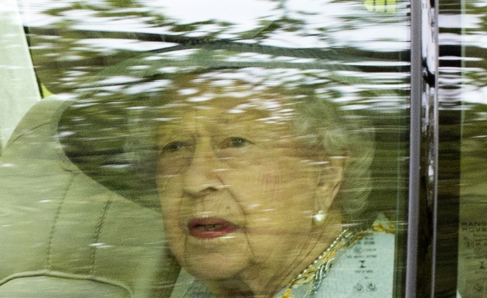 İngiltere Kraliçesi II. Elizabeth ’yılın yaşlısı’ ödülünü reddetti