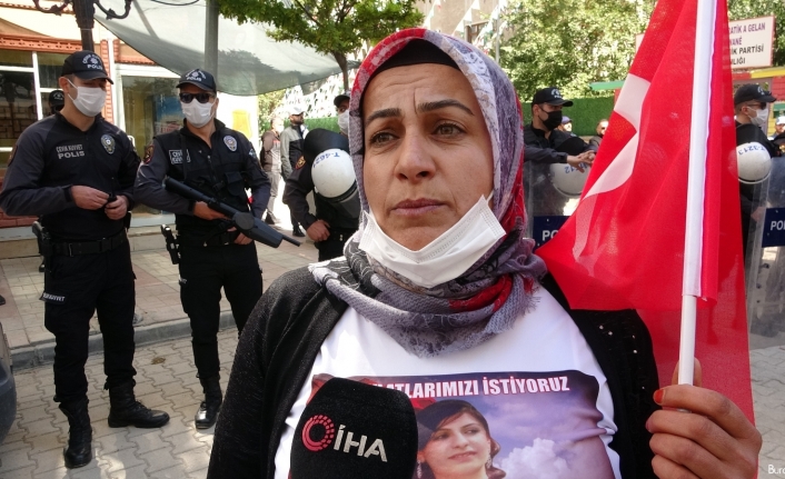 Kanser hastası Vanlı anne, PKK’nın kaçırdığı evladı için tedavisini aksattı