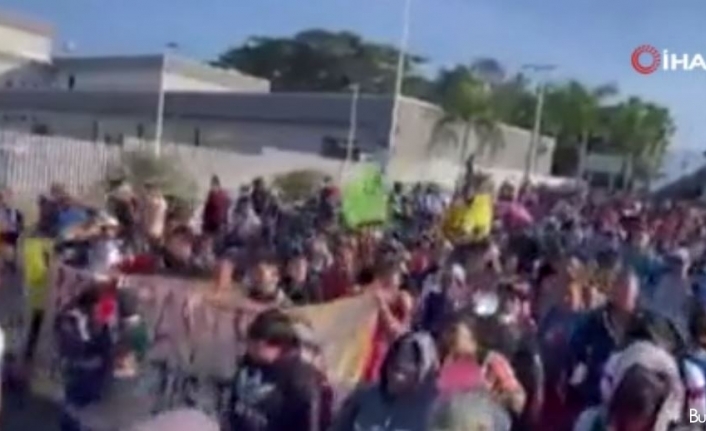 Meksika’da göçmenlerden başkent Mexico City’e protesto yürüyüşü