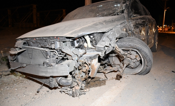 Otomobillerin hurdaya döndüğü kazada 3 kişi yaralandı