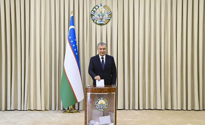 Özbekistan’da Mirziyoyev yeniden cumhurbaşkanı seçildi