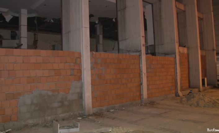 Reza Zarrab’ın holding binasının girişine hırsızları engellemek için duvar örüldü
