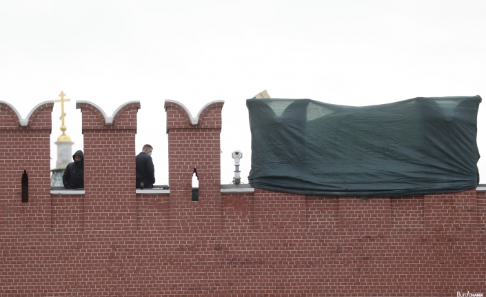 Şiddetli rüzgar Kremlin’in burcunu yıktı, Kızıl Meydan ziyarete kapatıldı