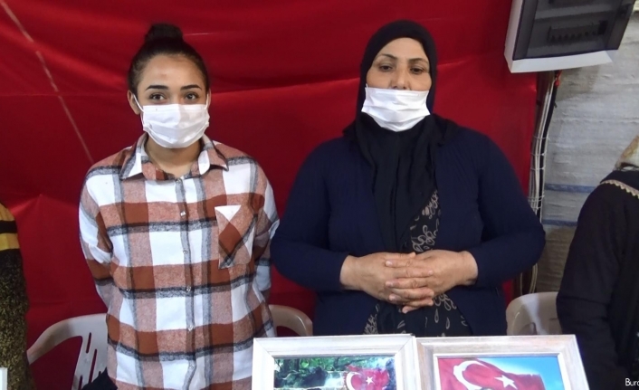 Terör örgütü PKK’nın dağa kaçırdığı ağabeyi için annesiyle nöbette