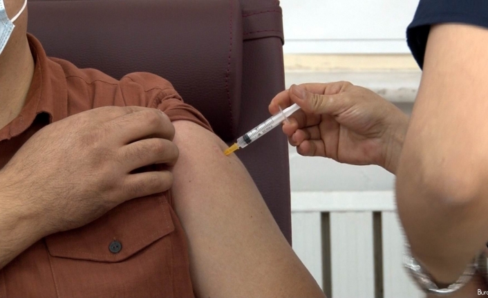 Yerli korona virüs aşısı TURKOVAC’ın hatırlatma dozu ERÜ’de uygulandı