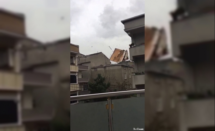 Arnavutköy’de çatıların uçma anı kameraya yansıdı