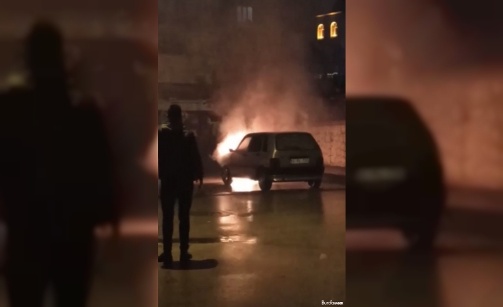 Bursa’da seyir halinde otomobil yandı, sürücü canını zor kurtardı