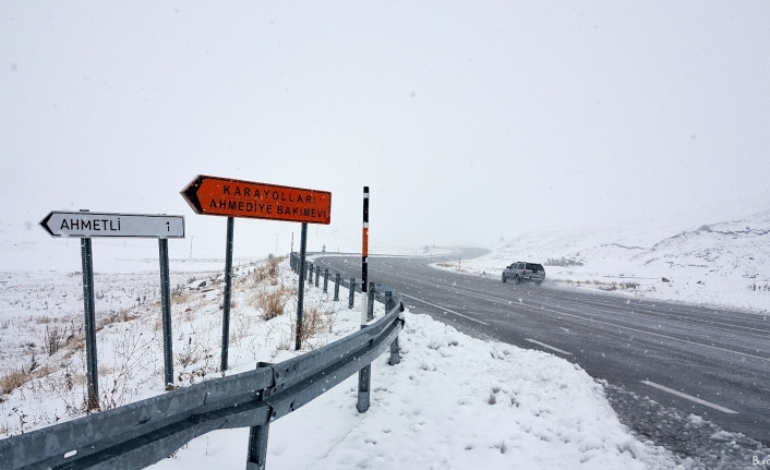 Erzincan’ın yüksek kesimlerinde kar ve sis etkili oluyor