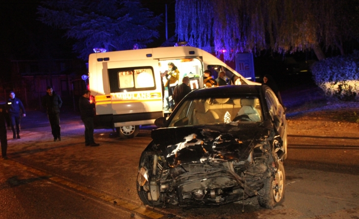 Kartepe’de 3 aracın karıştığı kazada 8 kişi yaralandı