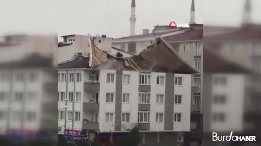Sultangazi’de şiddetli lodos çatıyı uçurdu