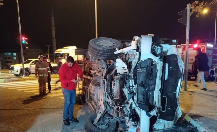 Balıkesir’de ambulansın da karıştığı zincirleme kaza: 3’ü sağlık görevlisi 4 yaralı