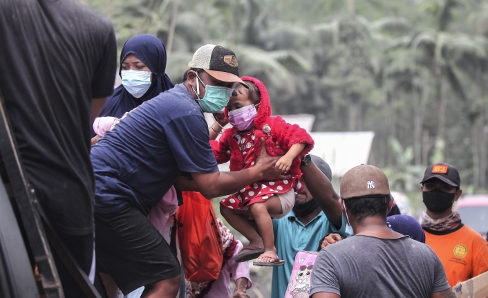 Endonezya’da yanardağ patlaması sonucu can kaybı 15’e yükseldi, 27 kişi kayıp