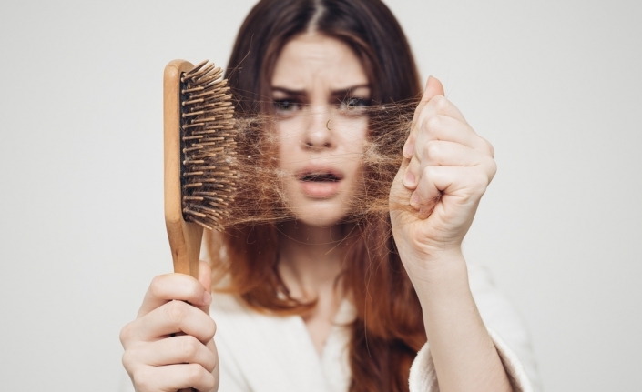 Saçınız günde 100 tel dökülüyorsa dikkat