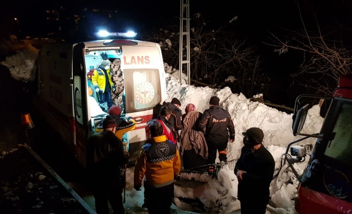 AFAD ve UMKE, yoları kapanan köylerde mahsur kalan 23 hastayı kurtardı
