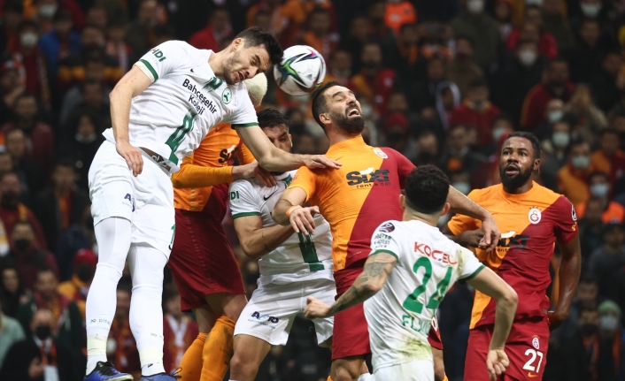 Galatasaray ligin ikinci yarısına kötü başladı