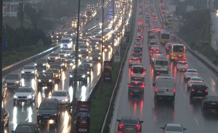 İstanbul’da trafik yoğunluğu yüzde 80’e çıktı