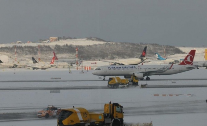 THY İstanbul Havalimanı’ndaki uçuşlarını yarın sabah saat 04.00’e kadar durdurma kararı aldı