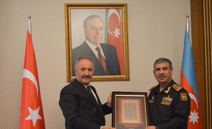 Azerbaycan Savunma Bakanı Hasanov, MGK Genel Sekreteri Hacımüftüoğlu ile bir araya geldi