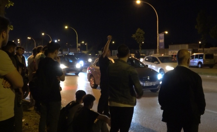 Bursasporlu taraftarlar toplanarak tepki gösterdi