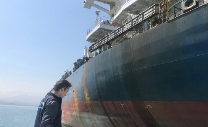 İzmit Körfezi’ni kirleten gemiye 2 milyon 447 bin TL ceza