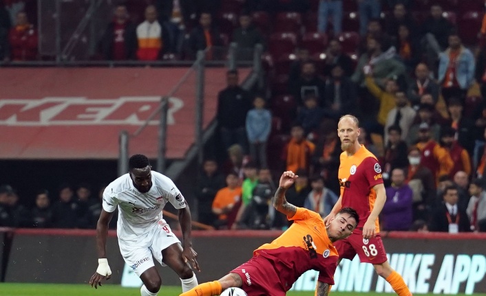 Spor Toto Süper Lig: Galatasaray: 1 - DG Sivasspor: 1 (İlk yarı)