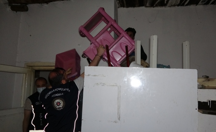 Tavan arası ve dolaba saklanan göçmenler yakalandı