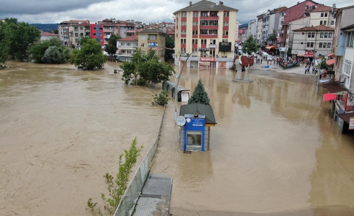 Bartın’da sel suları çekilmeye başladı, kent dron ile havadan görüntülendi
