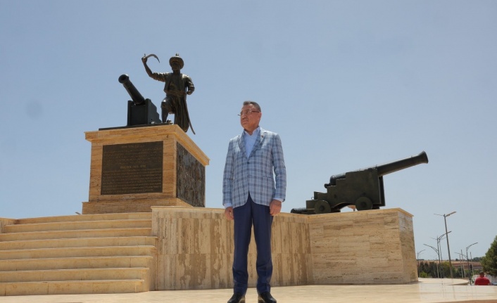 Cumhurbaşkanı Yardımcısı Oktay, Cezayir’de Bey Sarayı’nı ziyaret etti