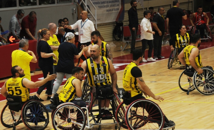 Fenerbahçe final serisinde 1-0 öne geçti