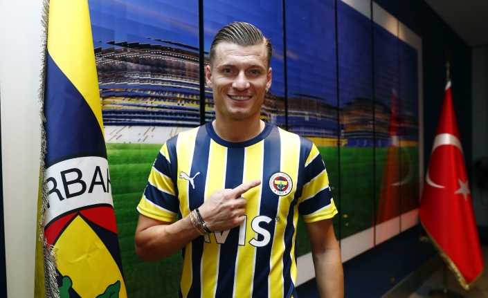 Fenerbahçe, Ezgjan Alioski ile 1 yıllık sözleşme imzaladı