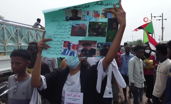 Sudan’da askeri yönetim karşıtlarından protesto