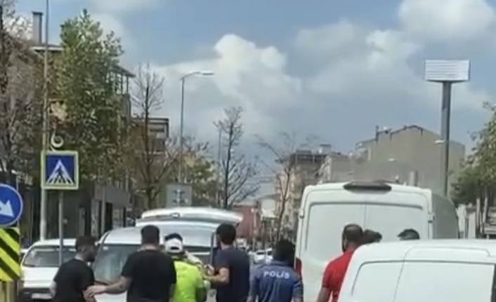 Sultanbeyli’de kaza sonrası kavga: Tekme, yumruk ve bıçaklar havada uçuştu