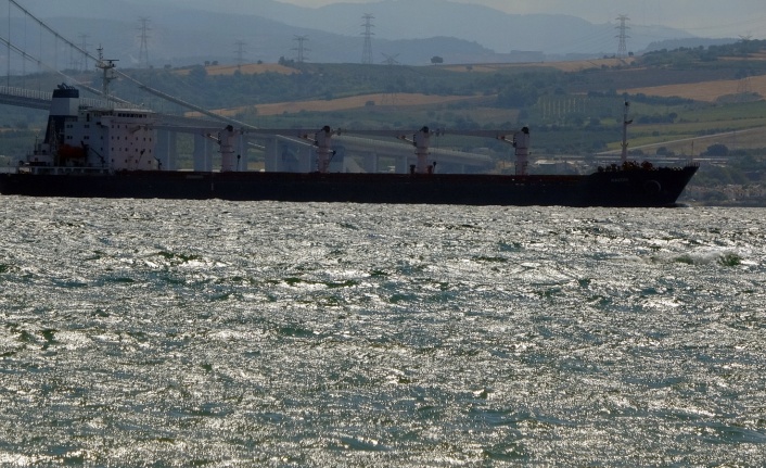 Ukrayna’dan yola çıkan Kuru yük gemisi ‘Razoni’ Çanakkale Boğazı’ndan geçti