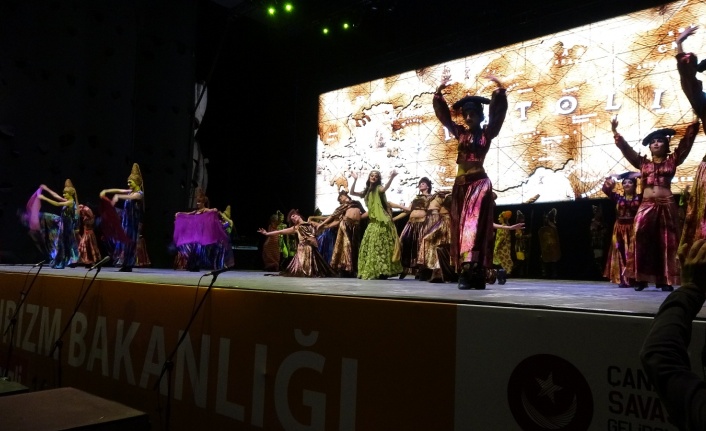 Bakan Ersoy, Anadolu Ateşi Dans Grubu’nun ’Troya’ gösterisini izledi
