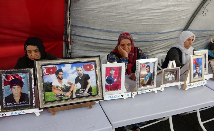 Diyarbakır’da aileler bin 100 gündür evlat yolu gözlüyor