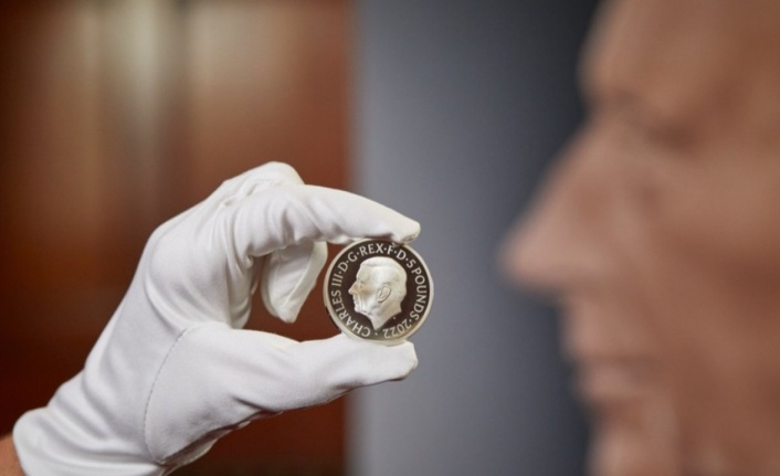 İngiltere’de Kral 3. Charles’ın portresini içeren yeni madeni paraların üretimi başladı