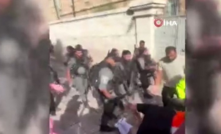İsrail güçleri, Mescid-i Aksa’da Filistinli yaşlı adama saldırdı