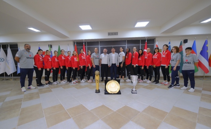 Süper Kupa’nın şampiyonlarından Başkan Vidinlioğlu’na ziyaret