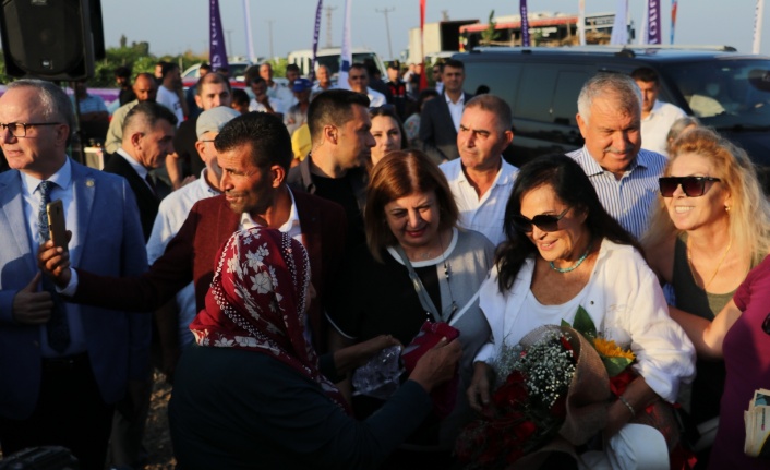 Yaşlı kadından Türkan Şoray’a şok: "Fatma Girik öldü, sen ölme, bak kendine”