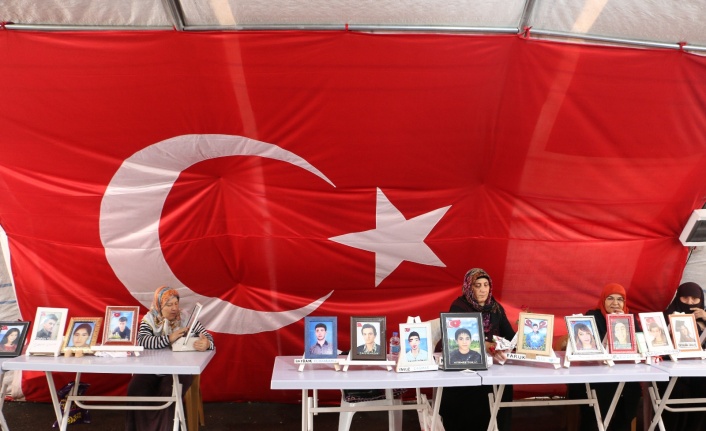 HDP’ye kepenk kapattıran ailelerin evlat nöbeti bin 127’nci gününde