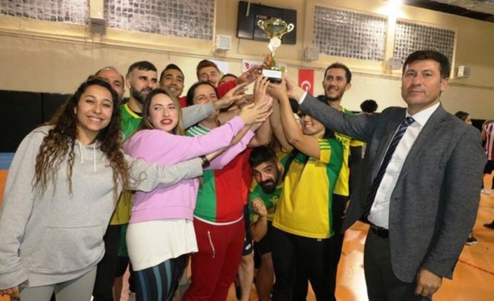 Cizre’de 32 takımın yarıştığı voleybol turnuvası sona erdi